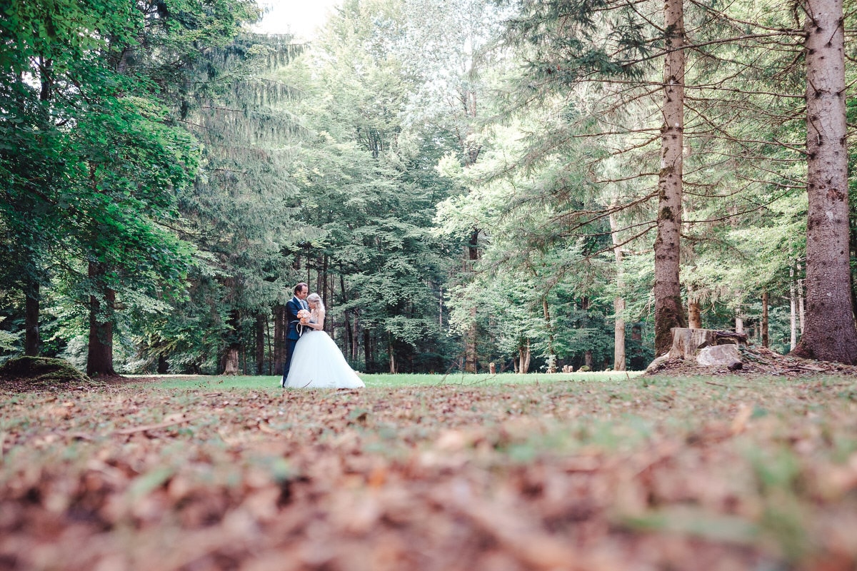 Hochzeitsfotograf Waldhaus zur alten Tram Straßlach | Hochzeitsfotograf München | Hochzeitsfotograf München Hochzeitspaar im Waldhaus zur alten Tram - Hochzeitsfotograf Waldhaus zur alten Tram Straßlach - Hochzeitsfotograf Waldhaus zur alten Tram Straßlach