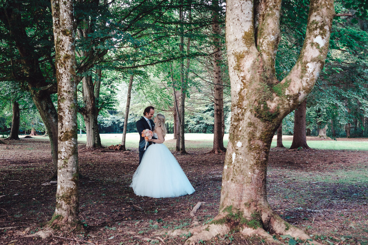 Hochzeitsfotograf Waldhaus zur alten Tram Straßlach | Hochzeitsfotograf München | Hochzeitsfotograf München Hochzeitspaar im Waldhaus zur alten Tram Straßlach - Hochzeitsfotograf Waldhaus zur alten Tram Straßlach - Hochzeitsfotograf Waldhaus zur alten Tram Straßlach